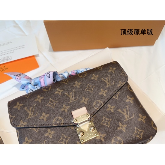 2023.09.01 Aircraft Box Full Set Packaging K Gold ♥️ Purchase level ♥️ The top-level version of the Louis Vuitton color changing leather messenger bag is so popular that it cannot be even more popular. The M40780 METIS handbag counter is made of original 