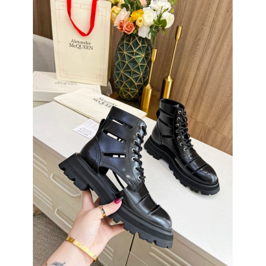 20240403 Alexander McQueen McQueen's latest celebrity style cool boots, original 1:1 development, original open film TPU+EVA combination outsole, fabric edge beaded cowhide, sheepskin lining, black and white color options, sizes 35-40, factory price 295