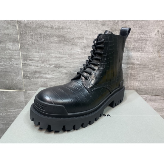 20240410 Top of the line version of Balenciaga STRIKE thick soled Derby casual boots from the Balenciaga family. The original sole has a one-to-one mold, and the sole is fully stitched. It is a non market women's size sole made of imported stone grain cow