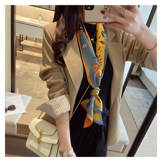 2023.07.03, this one is super beautiful!! At a glance, it's tempting!! The color scheme has a high level of simplicity, paired with such a delightful scarf, it's really super eye-catching! This one gives you a youthful and beautiful feeling as soon a