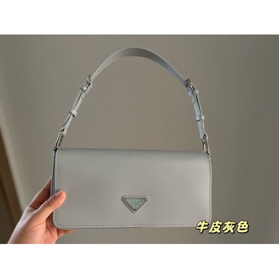2023.11.06 265 cowhide box size: 28 * 15cmprad underarm bag 22ss hottest item! The design of Prada's underarm bag is very satisfying, and you can feel its beautiful streamline through the pictures, which has a high fashion feel.