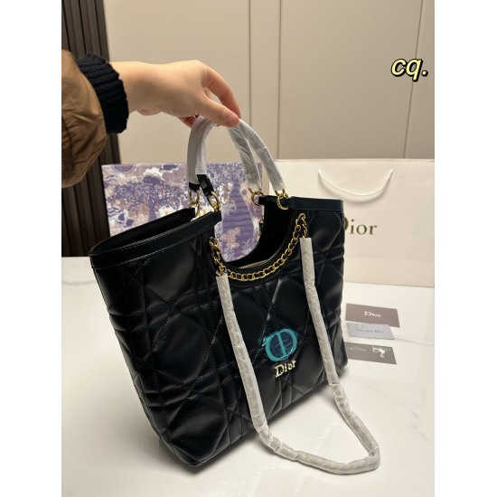2023.10.26 P190 (with box) size: 3027 Dior Dior/CHANEL Chanel/FENDI Fendi Autumn/Winter New Shopping Bag Chain Bag Cool yet understated Luxury! Salt sweet, ultimate beauty~lazy and fashionable, the most beautiful girl is you ❗ :