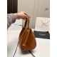 2023.10.30 P215 (Folding Box) size: 2216CELINE New Tote Tote Bag with a wide and upright shape, drawstring design~caramel color ➕ Pure black is very versatile! Integrating lazy, casual, beautiful, and practical features, the concave shape is a good thing 