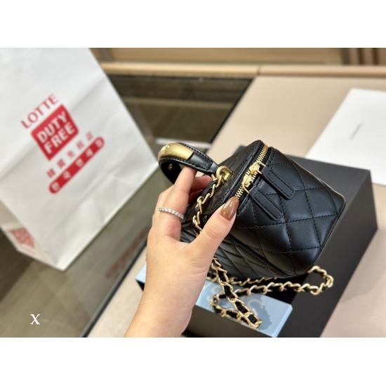2023.10.13 205 210 comes with a foldable box Size: 11.9cm 17.10cm Chanel Mouth Red Envelope Box Bag Small, Cute, High Quality! Very advanced!