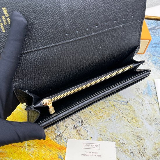 The 20230908 top-level original Curieuse wallet contains a low-key sexual charm. Classic style, fashionable craftsmanship, exquisite craftsmanship, ultra-low, and amazing ❤️ The women's fashionable style comes with 20 card slots and 2 photo frame position