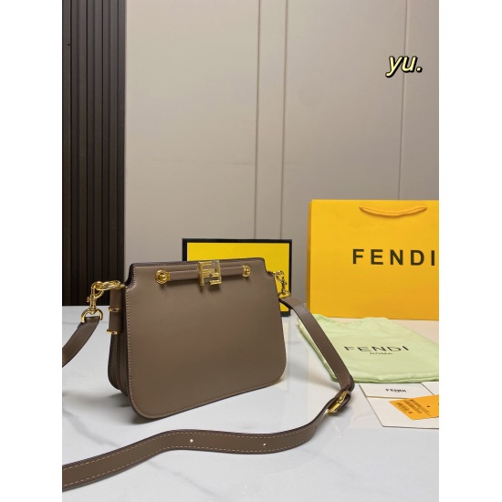 2023.10.26 P170 (Folding Box) size: 2419FENDI New Touch Organ Bag for Autumn and Winter ‼️ Vintage and elegant appearance, equipped with dual Flogo metal buckles: adjustable length and detachable shoulder straps in 4 colors, a low-key and versatile choice