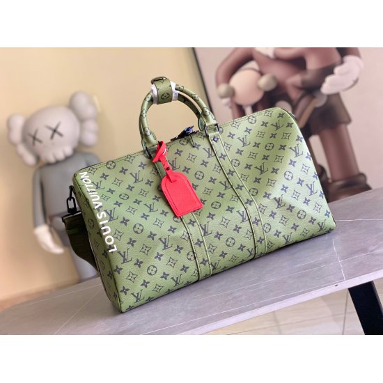 20231125 740 Louis Vuitton Classic Keepall 45 size travel bag model number 23962 23963 is infused with a pink hue that resembles the sun's rays, bringing vitality to the spring of 2022. The Monogram canvas presents a soft and radiant appearance, ensuring 