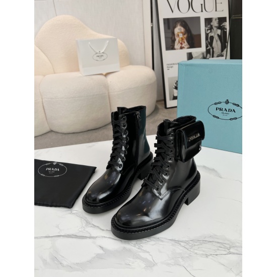 On May 23, 2023.11.05, the new Prad * classic bag Martin boots of the new line are paired with their own high cold temperament, exquisite elegance, and neatness The design looks simple and handsome Rocket boots and fits the foot shape. It is more comforta