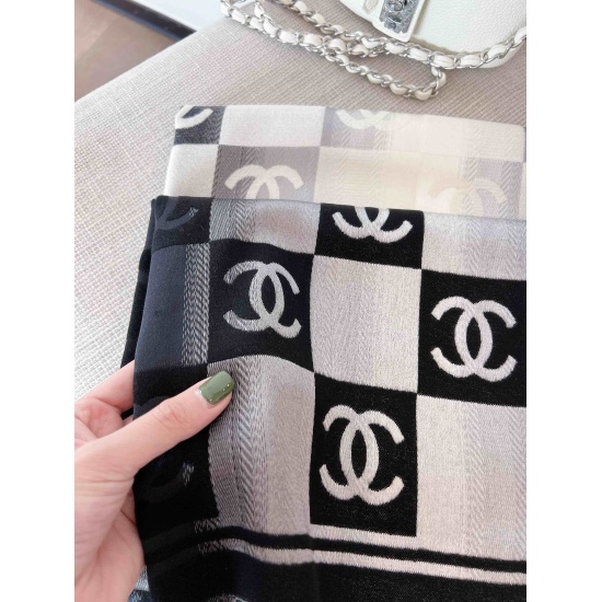 2023.10.05 28 Autumn and Winter New Cut Cotton Gradient Style Soft and Delicate Hand Feel ❤️ Chanel's latest sheep scarf, this one is worth collecting and comes in a variety of materials. It is made of 100% cashmere and has no discomfort at all. All the y
