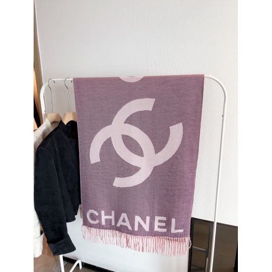 2023.10.05 35 ✨✨ CHANEL double-sided dual color high-end comfortable and fashionable temperament, believe me, take it! Chanel's soft and beautiful scarf that touches the heart is equipped with a double C pearl light and shadow, which is very beautiful. Ge