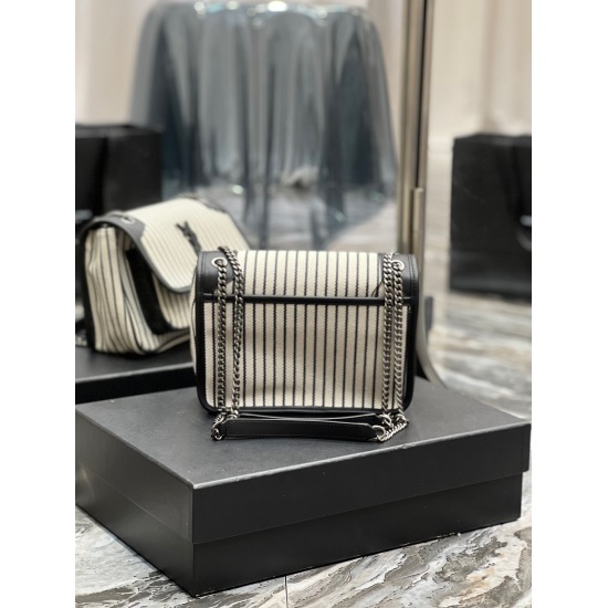 20231128 Batch: 630 ￥ Spring/Summer Cotton and Hemp Stripes with Leather and Lace ♀️ Hot selling Niki launches a new cotton and linen striped leather collection ♀ The designer still portrays the bag shape as gentle and elastic, expressing more warm and jo