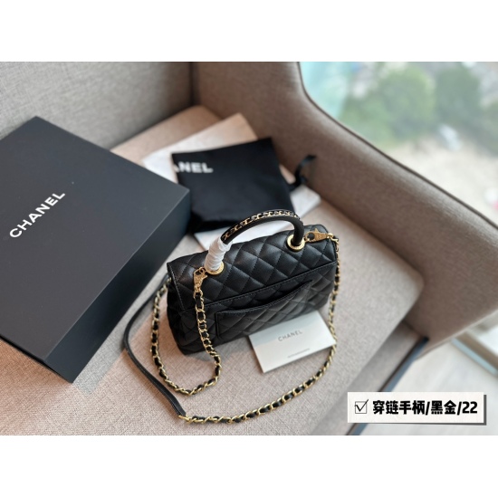 On October 13, 2023, 240 comes with a box size of 23 * 14cm. Xiaoxiangjia Coco Handle handbag looks good with lychee grain cowhide, durable! ⚠️ The handle leather chain is also very exquisite, the latest 23p!