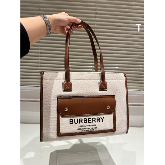 2023.11.17 P205 ❤️  Burberry's new Tote bag, whether it's for daily travel, both male and female, is super popular for gaming. The capacity of this camera bag is large enough [Rose] to make many babies scream, super practical, and high-quality. It's unbea