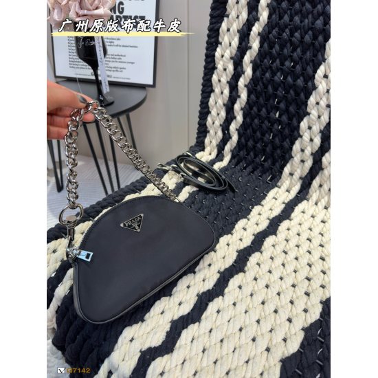 2023.11.06 230Prada New Product Chain ⛓️ Cross body shell bag original fabric size 23cm