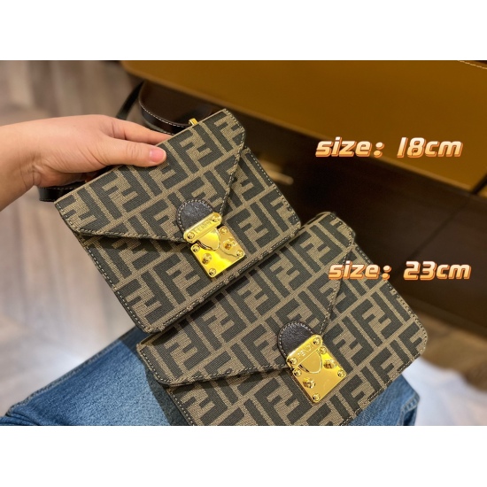 2023.10.26 220 145 Box size: 18 * 14cm (small) 23 * 17cm (large) Fendi Old Flower Kangkang Bag/Envelope Bag Longzhong Recommended 18cm! It's really perfect! Small and cute enough to hold your phone! Love, love!