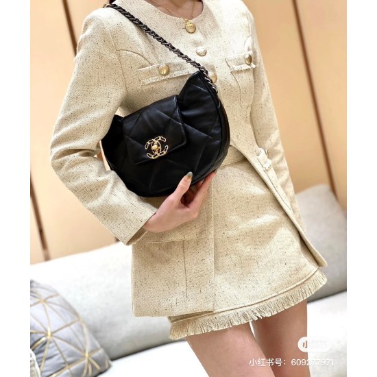 19bag underarm bag launched by 24C! Very beautiful, even Xiaoxiang's hobo is sure to catch fire! Especially this type that continues to use 19 classic elements, it is even more durable and classic, with a very soft feel!