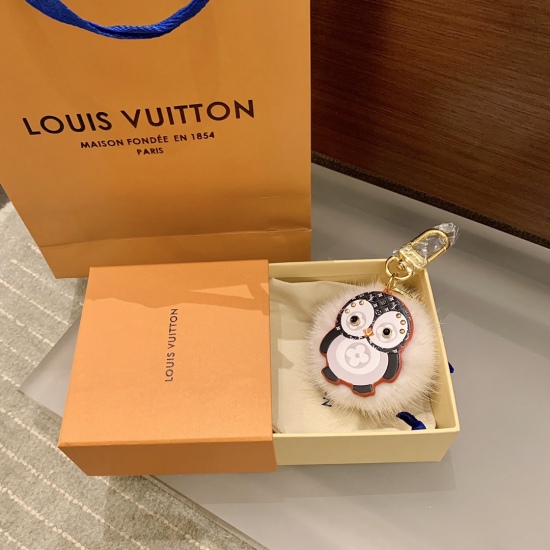 20240401 110-M69007 Bag Decoration Keychain Penguin Penguin Style Calf Leather Paired with Imported Mink Fur Grass Surrounding Cute Image to Create Classic Animal Shape as a Highlight for Handbag Matching
