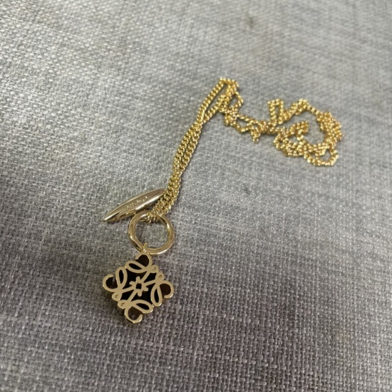 20240411 BAOPINZHIXIAO: Luo Yiwei's design is really impressive, very artistic! Its logo is the most beautiful art! Golden Line Flower Luo Yi Wei Necklace! The details are handled very delicately and smoothly! All kinds of clothing styles are unbeatable a