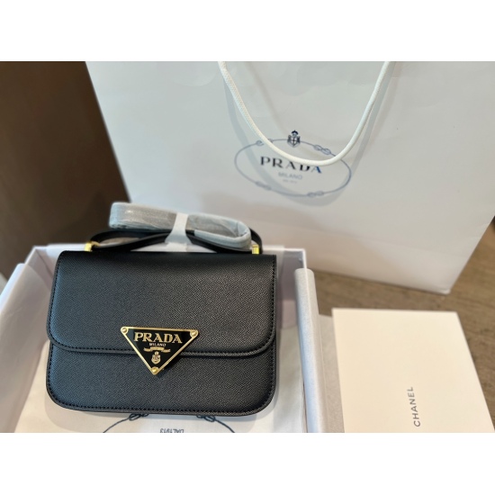 2023.11.06 200 box size: 22 * 16cm Prada messenger bag triangle logo, seeing the actual product is truly perfect! packing ✔ The design is super convenient and comfortable!