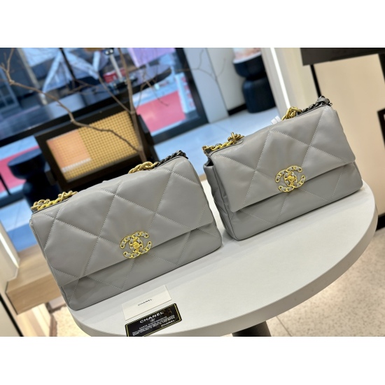 On October 13, 2023, 225 235 (equipped with folding box airplane box) size: 26cm 30cm Chanel 19bag, achieving the best cost-effectiveness. Leather material has been upgraded again with advanced texture