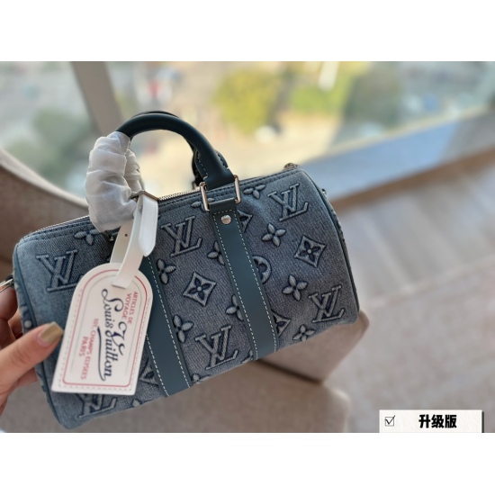 325 Box Upgraded Size: 24 * 15cmL Home Cowboy Keepall Pillow Bag This season's tannins look more and more fragrant. Keepall25 Size is very friendly for both boys and girls, it must be the perfect item of this season! Search Lv keepall
