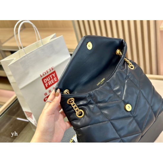 On October 18, 2023, 195 comes with a foldable box size: 28.18cm Saint Laurent Cloud Bag LOULOU PUFFER Quilted Lambskin Bag, like embracing clouds ☁️ A general feeling