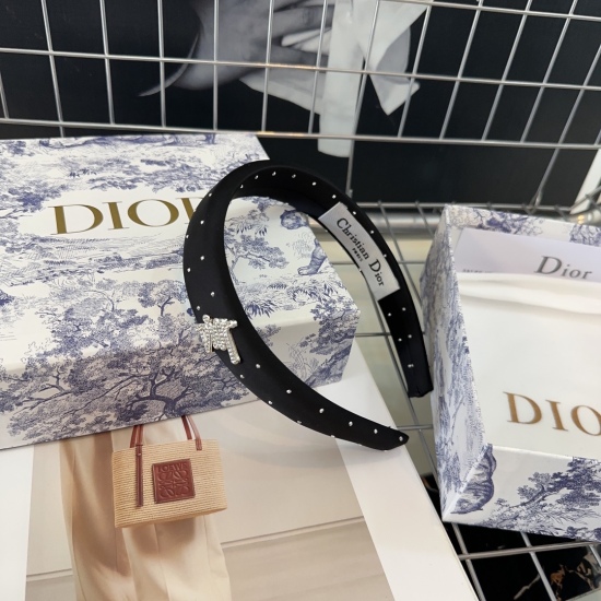220240401 P55 comes with a packaging box, Dior's new hairband, full sky star series, fashionable and versatile! Simple and practical essential for ladies
