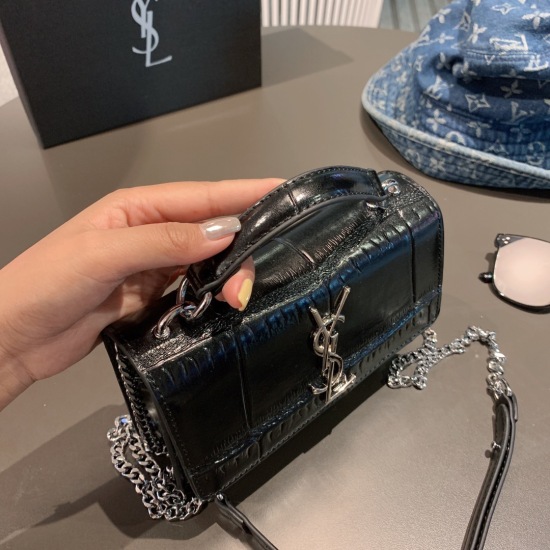 2023.10.18 P170 Sealed Packaging Saint Laurent Paris/YSL Original Customized New Hardware Chain, Heavy Industry Show Style ❤️❤️ The ultra-high chain technology showcases advanced multi-layer packaging made of imported cowhide ❗ Very comfortable to touch, 