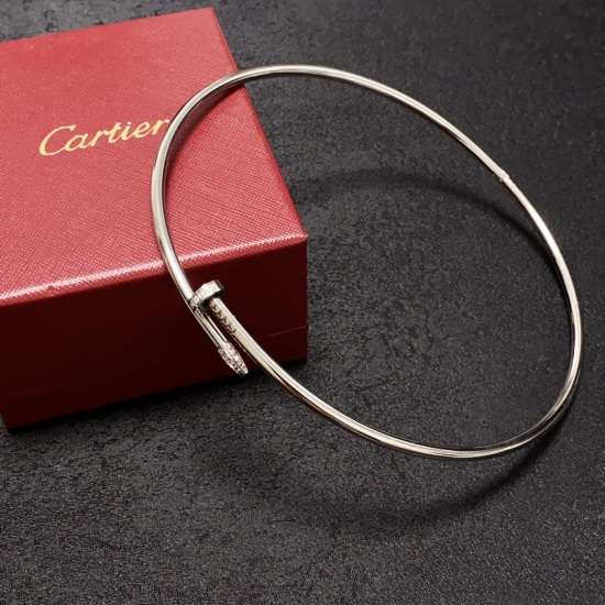 2023.10.05 75 This year's new Cartier Cartier nail studded diamond collar necklace, 24K precision steel color retention necklace, recommended by Little Red Book, is a popular model. The latest Cartier precision steel is super personalized, and the versati