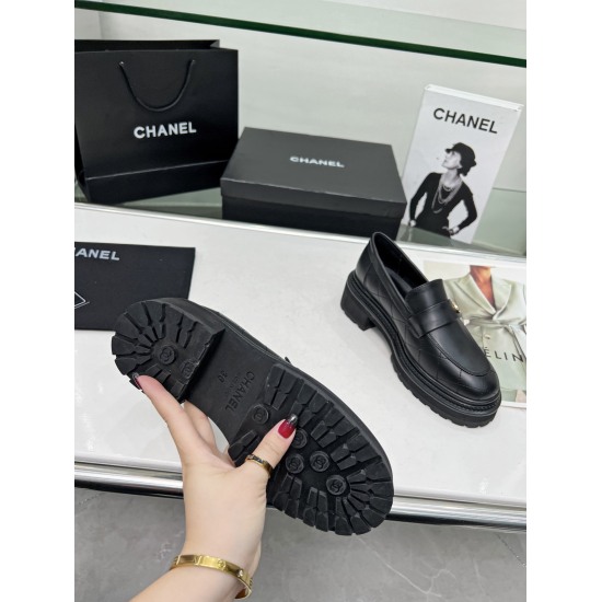 On November 19, 2023, P290CHANEL (Chanel) is the latest Lefu shoes for autumn and winter 2023. The upper adopts the original oil edge technology, and the original wear-resistant plush rubber combination has a thick but not heavy outsole. ✨ Fashionable and