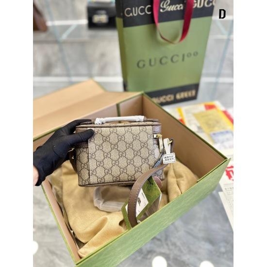 2023.10.03 p180 The original Gucci Ophidia series new round bucket cosmetic bag handbag has no doubt that the Gucci Ophidia series, which has always occupied the fashion circle and attracted attention, has always been in the heart of the wind and waves. T