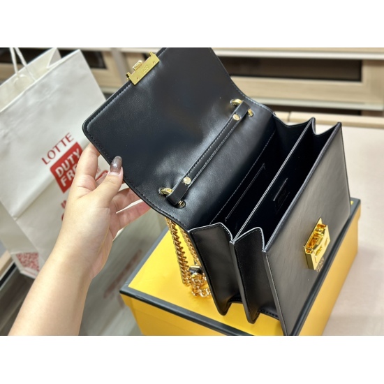 2023.10.26 215 Box Size: 25.19cm 22.17cm Fendi KAN u is a new product launched by Fendi this year. Pair it with any outfit and it will instantly set you apart.