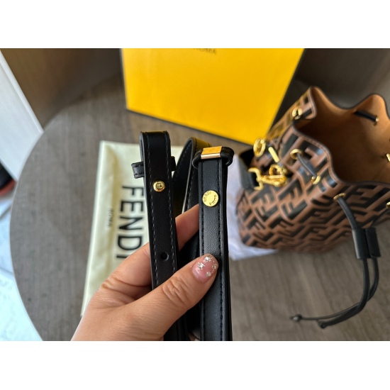 2023.10.26 190 Box Size: 16 * 23cm Popular Essential Item Fendi Bucket Bag High Quality Original Details Hardware Configuration ✅ Long shoulder straps!