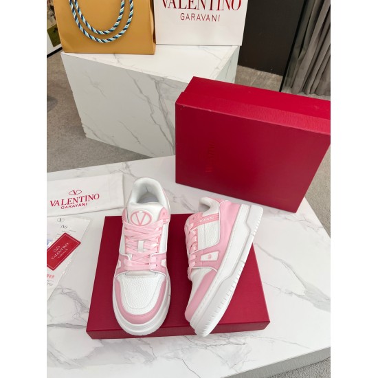 On November 17, 2024, 2023, the latest runway show Valentino Valentino Couples Limited Collection casual sports couple style has a stunning appearance, and each color is huge and beautiful! A must-have item for trendsetters, original custom-made imported 