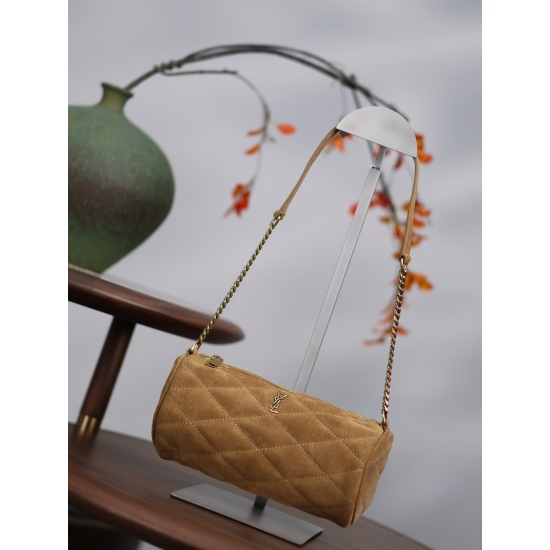 20231128 Batch: 560SADE_ The khaki green frosted little fairy must buy this cylindrical bag mini round pipe handbag. Although it is small, its capacity is still very considerable. It can be easily stored on test phones and daily small items, with beauty a