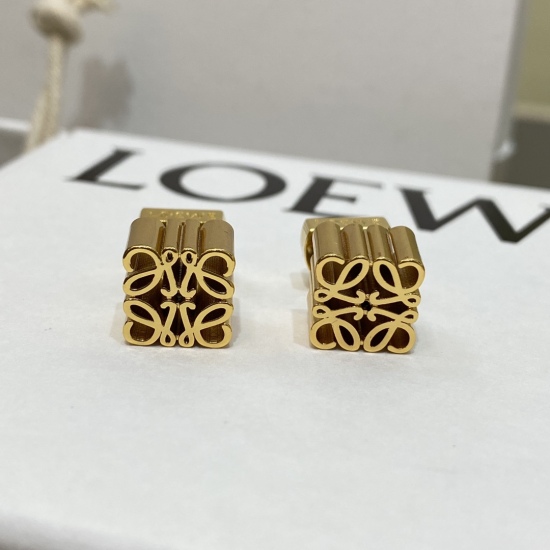 20240411 BAOPINZHIXIAO [Today's Stock] LOEWE diamond earrings immediately fell in love with L0EWE Luoyiwei Anagram wire wrapped three-dimensional hanging earrings at first sight. And a loop buckle with a LOEWE carved diamond buckle, exquisite and durable,