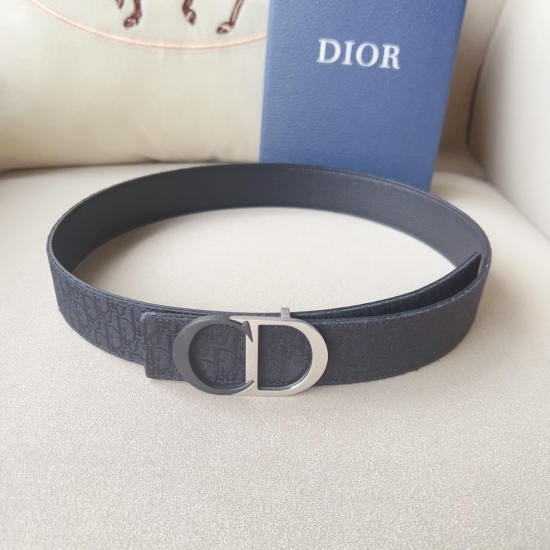 The new spring and summer series features a beautiful imported fabric belt, which is very high-end. The high waistline design of the Jin belt perfectly slims the upper body, making it very comfortable and stylish with a CD waistband! The timing is very ex
