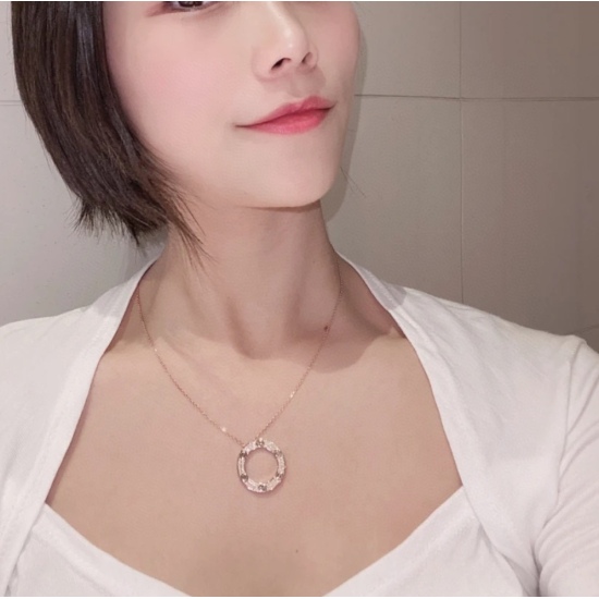 2023.10.05 65 Cartier Classic Full Sky Star ✨ The necklace - Cartier LOVE series is born with the oath of love, and the classic screw logo preserves the most beautiful emotions in the world. Atmosphere, fashion, timeless classic style, witnessing love, ad