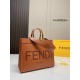 2023.10.26 P215 (No Box) size: 3530 Fendi Fendi Tote Bag Fendi Large Tote Bag is a must-have for commuting. The capacity of the bag is really great, and it can hold laptops. The color is really gentle and spirited