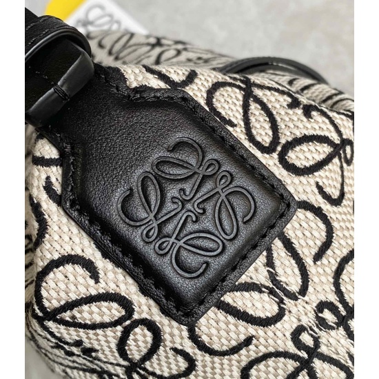 20240325 P670 Small Bench Bag~Latest Popular Underarm Bag Cubi Embroidered Design with Advanced Sense. It can produce wonderful chemical reactions when paired with a plain white T-shirt. The adjustment function of the shoulder strap is also very thoughtfu
