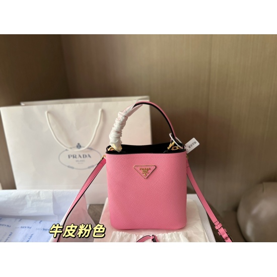 2023.11.06 270 comes with a complete set of packaging size: 18 * 18cm PRADA bucket bag. I really love bucket bags!! The highest daily utilization rate! A bag that is suitable for both leisure and work ⚠️ Original cowhide! Original hardware!
