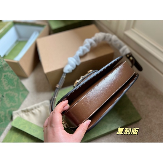 On October 3, 2023, the New Year's Battle Bag has been popular for 2 years. 245 comes with a box size of 25 * 18cm GG retro saddle bag. 1955 is really worth watching! The classic horseshoe buckle+Monogram+hook edge design, I really love it!
