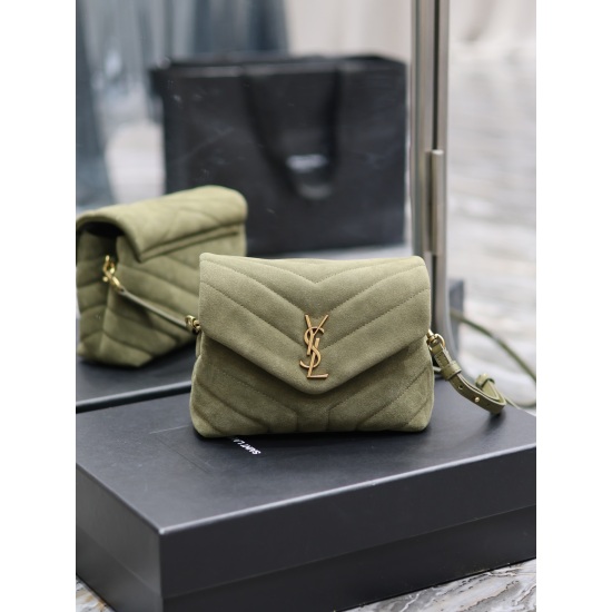 20231128 Batch: 560Loulou_ The 20cm military green frosted leather bag suitable for winter carrying has arrived, bringing warmth to you! The outer layer is lightly frosted and has a super soft and comfortable feel, providing a sense of luxury that can be 