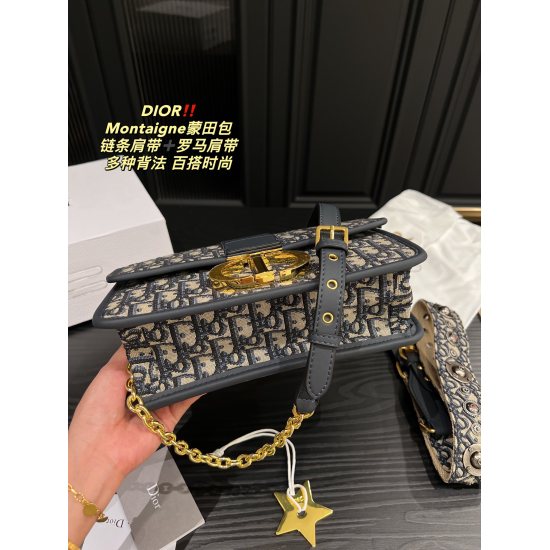 2023.10.07 Chain ➕ Roman shoulder strap P245 folding box ⚠ The size of the 25.14 Dior Montaigne Montaigne bag features a square design, with a retro texture of navy blue flowers as Dior's classic color. Paired with any style of clothing, it is stress-free
