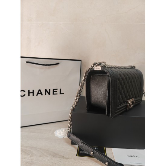 On July 10, 2023, Chanel adopts imported ball patterned cowhide [lightning] with thickened electroplating hardware accessories. The workmanship is comparable to that of the original order, and the bottom can be pinched and rebounded without any marks. It 