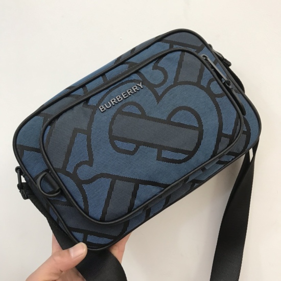 On March 9, 2024, P580 [Top of the line original from B family] The diagonal backpack is made of recycled polyester fiber and cotton yarn, decorated with Thomas Bur exclusive logo pattern jacquard, and paired with the brand logo. Can be carried diagonally