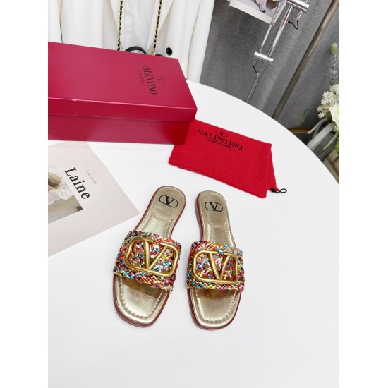 On July 16, 2023, Valentino launched the latest collection of colorful woven details at the 2022 counter. The runway series is perfect and eye-catching, with [strong] and [strong] sizes ranging from 35 to 43. Ex-works price