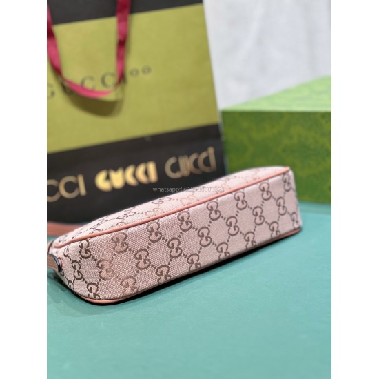 The new Gucci model has arrived in real photos, model number: 735145, powder cloth size: width 25, height 15, depth 6.5cm. Spot shipment.