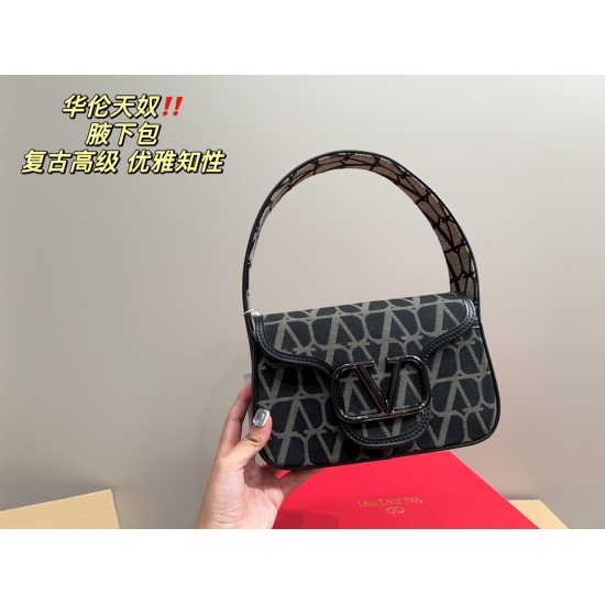 2023.11.10 P195 box matching ⚠ 22.11 The color matching of the Valentino underarm bag has a retro feel, and it is high-end yet elegant, with a sense of atmosphere. It is suitable for commuting, leisure, and dating