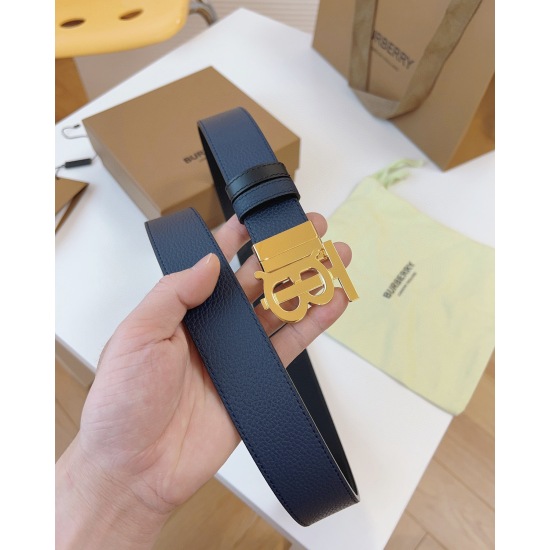 On October 14, 2023, the Burberry counter is synchronized with a double-sided Italian made belt, equipped with a bright and eye-catching exclusive logo design. Buckle width: 3.5cm classic business belt, preferred for casual men! Grand and fashionable
